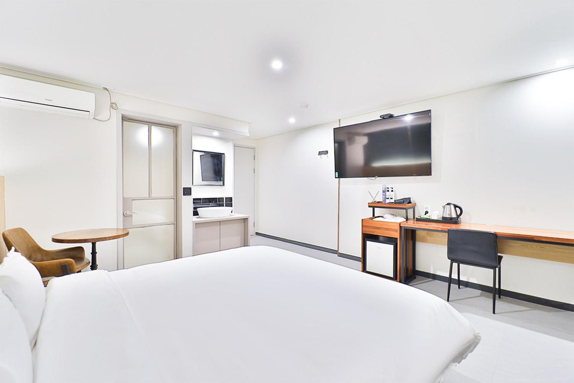 Calm Rest Hotel Busan Sasang Eksteriør billede