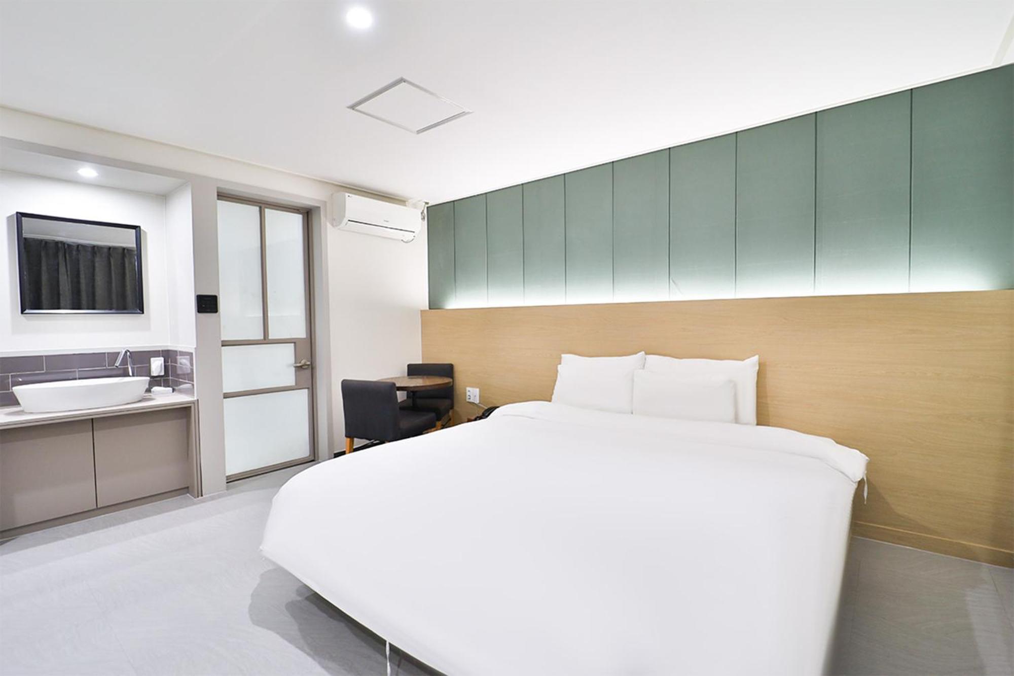 Calm Rest Hotel Busan Sasang Eksteriør billede