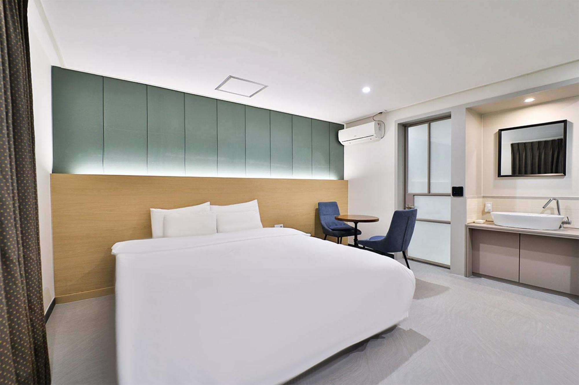 Calm Rest Hotel Busan Sasang Eksteriør billede